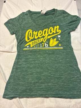 Creative Apparel Concepts Oregon Ducks V-Neck T-Shirt Green Size S